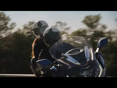 The new BMW K 1600 GT and BMW K 1600 GTL