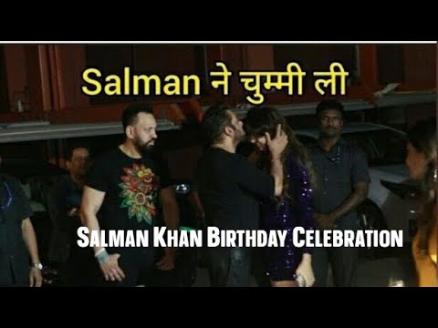 Salman Khan Kiss 😘 SANGEETA BIJLANI AT SALMAN KHAN BIRTHDAY  Party