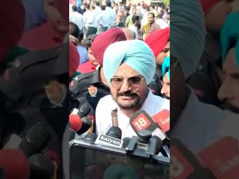 #sidhumoosewala father reached Bathinda in protest of traders #latestpunjabnews #alertnews_hd