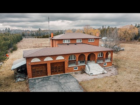 Strange 1980's Mansion ABANDONED In the Middle Of Nowhere! WHERE DID THEY GO?!?!