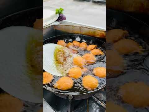 Sialkot Ki Mashoor Ladu Pitha #ladupita #food #streetfood #viral #foryou #trendingvideo #kxb