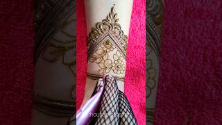 a very beautiful demi bridal Henna design