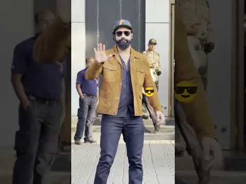 Vicky Kaushal spotted at Mumbai Airport 😎🔥📸 #vickykaushal