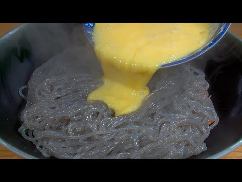 A new way to make vermicelli, add egg liquid to make pancakes that are caramel and delicious