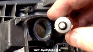 Toyota Avensis Headlight Bulb and Indicator/Turn Signal Bulb Replacement