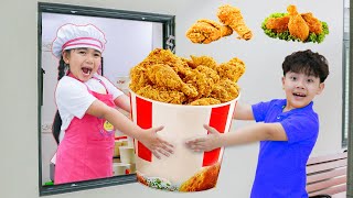 Suri and Sammy Pretend Play Fried Chicken Drive Thru with Kids Food Toys