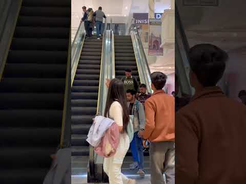 Kiss kar diya 🔥😝 escalator ￼par #shorts #bhojpuri #love #shortsfeed #kissingprank #triendigprank