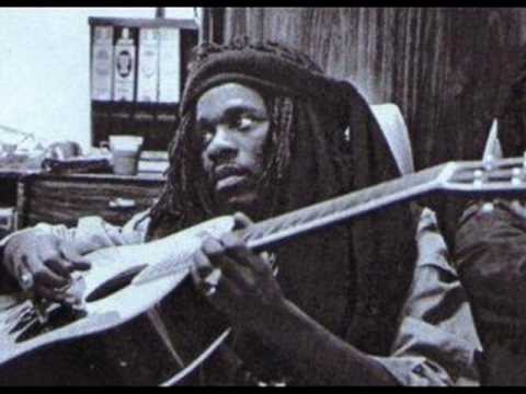 Dennis Brown  -  Let Love In