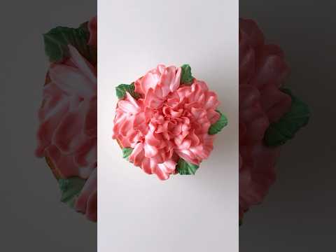 January birth month flower: Carnation  #cupcake #flowercupcake #buttercreamflowers #carnation