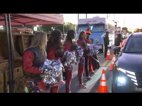 Bucs hold drive-through rally ahead of playoff game