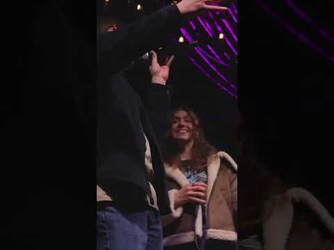 Two singers have a sing off live in Nashville