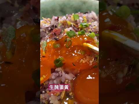 剛收成的「生醃蛋黃」簡直就是蟹黃的鮮美，想看做法的留言+1