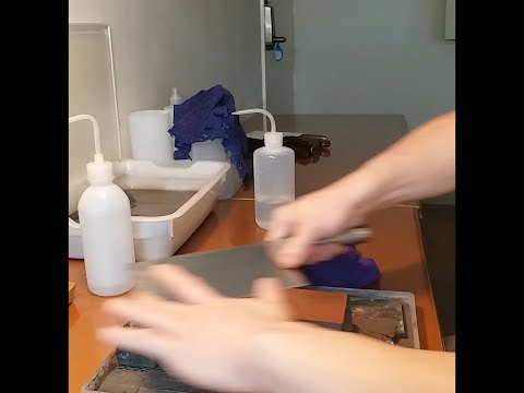 Sharpening a Chinese cleaver on wheatstones  磨中式菜刀 / 磨刀  香港磨刀 Knife sharpening Hong Kong  磨刀香港