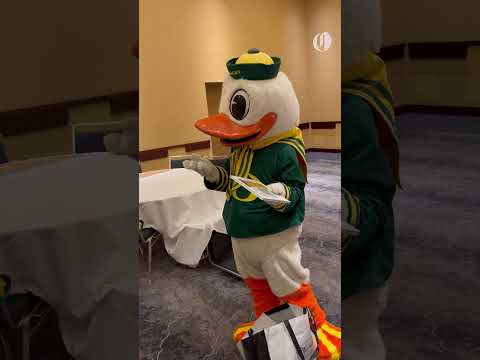 'Baby Duck' meets the Oregon Ducks mascot ahead of Big Ten championship game