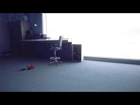 Stray - Control Room Ambiance (electronics, white noise, purring, cat)