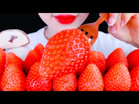 ASMR Fresh Strawberries and Rice Cake Eating Vlog, Mukbang 신선한 딸기와 떡 먹기 @mellawnie