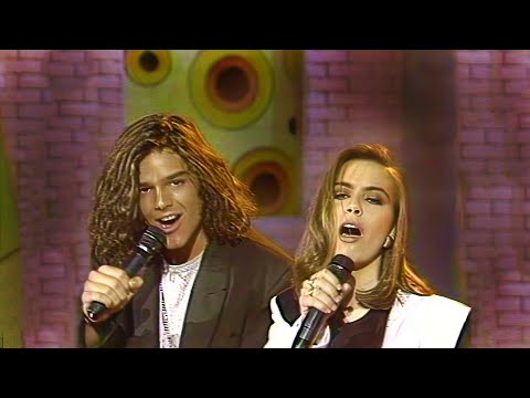 Ricky Martin & Sasha Sokol | Todos Mis Caminos Van A Ti