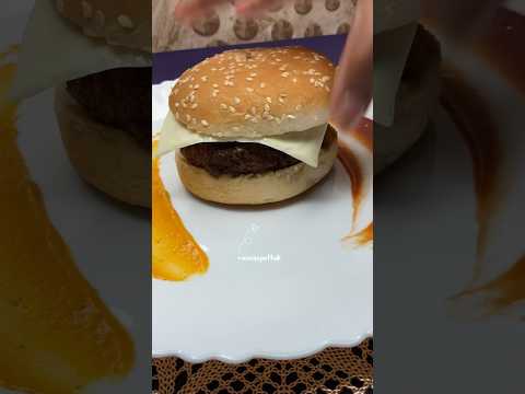 Burger #foodie #snacks #trending #youtubeshorts #shortvideo #viral #cooking #shorts #music #newsong