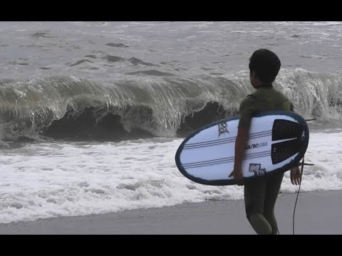 【小波最速】4'8のタコシモンズ(デッキコンケーブ&ツインフィン)を14歳Ryotaが初テスト！