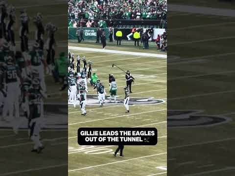 Gillie lead the Eagles out of the tunnel 🦅😭🔥