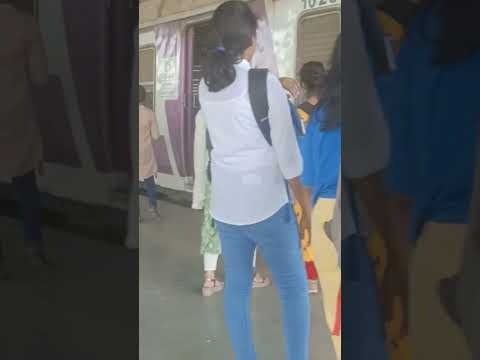 Mumbai local train India 🇮🇳#youtubeshorts #ytshorts #viralshort #trending #shortsvideo