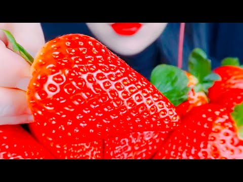 ASMR Fresh Juicy Giant Strawberry Eating Vlog 신선하고 육즙이 많은 거대한 딸기 먹기 @HongyuASMR