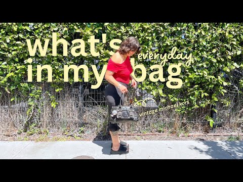 what's in my everyday bag 2024 (daily essentials for on the go) *the perfect vintage purse*