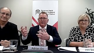 RBNZ Adrian Orr Teaches Chlöe Swarbrick, Economics