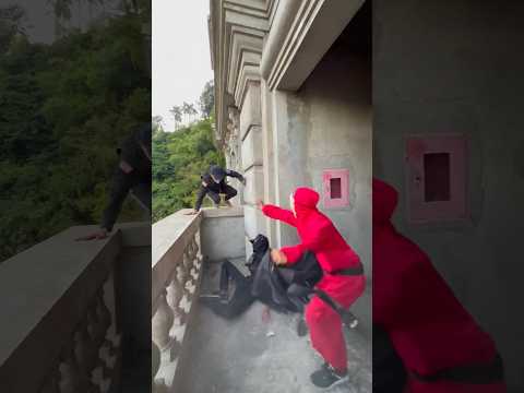 Money Heist vs Police || 26.0 #moneyheist #parkour #police #bubblesgangz #shorts #bubblesmotion