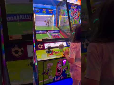 Nessa vs Squidworth in Spongebob Soccer Arcade Game #arcade #kidsvideo #shorts