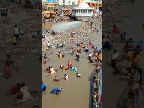 People collecting gold from Ganga river in uttarakhand #GangaGoldHunters#GangesGold#TreasuresOfGanga