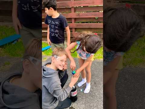 Science fun for Kids 🧪 Diet Coke and Mentos #scienceforkids #kidsshorts