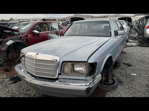 1983 Mercedes-Benz W126 at Junkyard