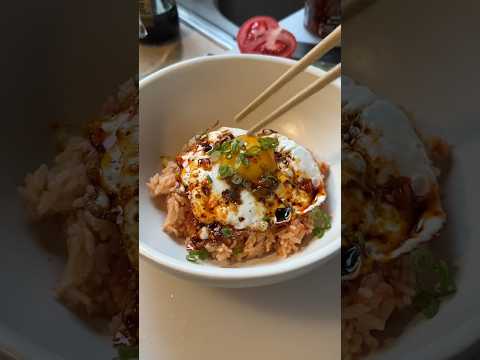 Tomato rice w egg for a Saturday morning breakfast 🍅 #shorts #tomatorice #ricecookerrecipe #eggrice