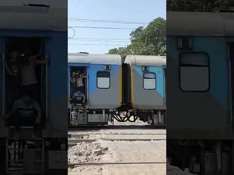 12419 Lucknow to New Delhi Gomati Express depart from Etawah Junction #indianrailways #expresstrain