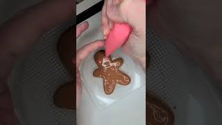 Easy Royal Icing Gingerbread Man Sugar Cookie #christmascookies #decoratedsugarcookies