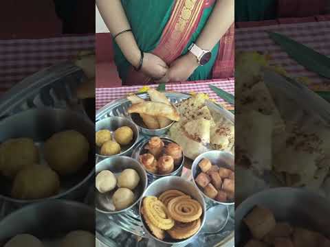 Aur ye hu mai muje bhi lo video maai🫢 ..Tasty yummy snacks by ladies 🤤..#like #share