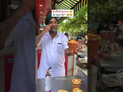 Rs.80/-only Sardar ji selling best  Kulhad Pizza in delhi #kulhadpizza #pizzalover #delhistreetfood