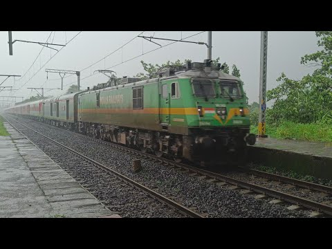 15182/Mumbai LTT - Mau Weekly Express || Indian Railways