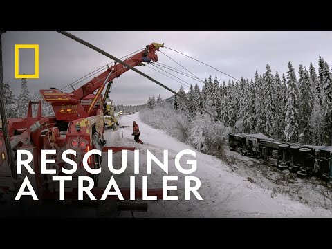 Trailer Stuck in a Ditch | Ice Road Rescue | National Geographic UK