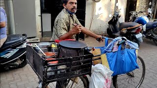 Hardworking Man Selling Dosa On Cycle || India's First Cycle Dosa || Indian Street Food ||@ Rs 100/-