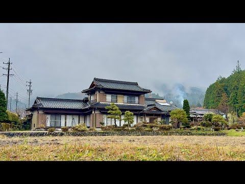 Walking in the Rain 4K Beautiful Japanese Countryside Village Around Mountains Autumn 2024 Gifu