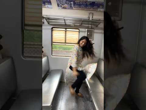 Trending Song 🤪 #dance #localtrain #traveling #fun #funtime #dancevideo #reels