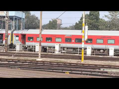 15484 Sikkim Mahanada Express departure from Etawah Junction #indianrailways