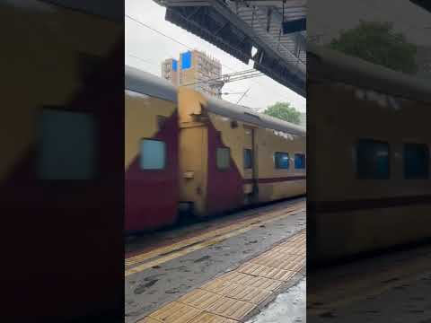 Porbandar Dadar express 🚂 #travelingat27#youtubeshorts#indiantrains