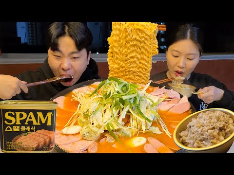 SUB) 🥘 Spicy Korean Army Stew With Spam, and ramen! | KOREAN FOOD | SPICY SAUSAGE STEW | MUKBANG