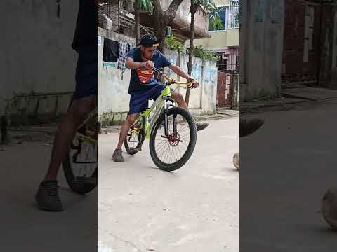 Funny Stunt #youtubeshorts #subscribe #automobile #cycler #yt #shortvideo #shortsfeed #shorts #short