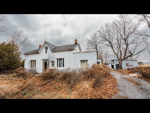 CREEPY ABANDONED Farmstead in the Middle of Nowhere l FULL OF FAMILY MEMORIES!