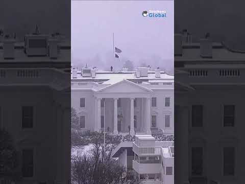 #WhiteHouse covered in snow as winter storm slams #Washington | #shorts #usa #unitedstates