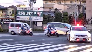 白バイ10台 覆面パトカー3台 交通機動隊に囲まれた土建車両が路上で重量計測…その結果は…?!